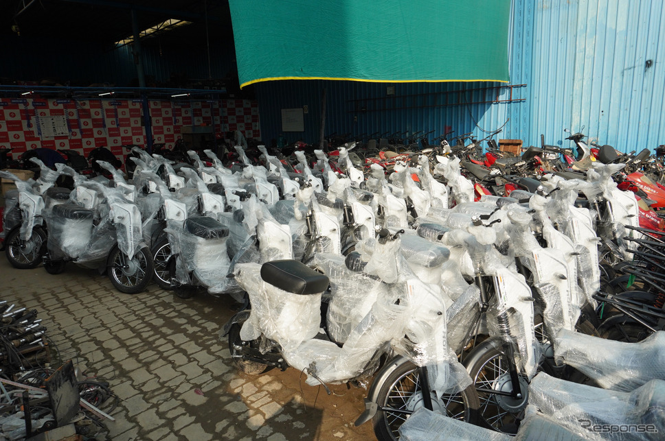 MBSIがバイクを提供するFAEBIKES(フェーバイク)のヤード。納入したての新車がずらり《写真撮影 宮崎壮人》