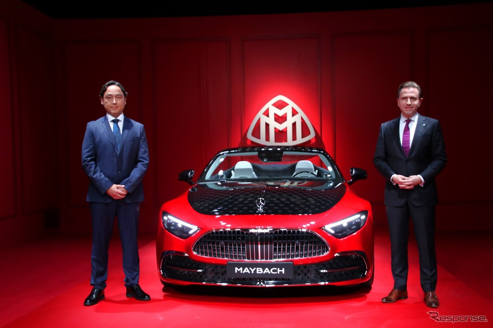 メルセデス・ベンツ日本社長兼CEOノゲルティンガー剛氏(左)とメルセデスマイバッハブランドの責任者 ダニエル・レスコー氏(右)《写真撮影 内田俊一》