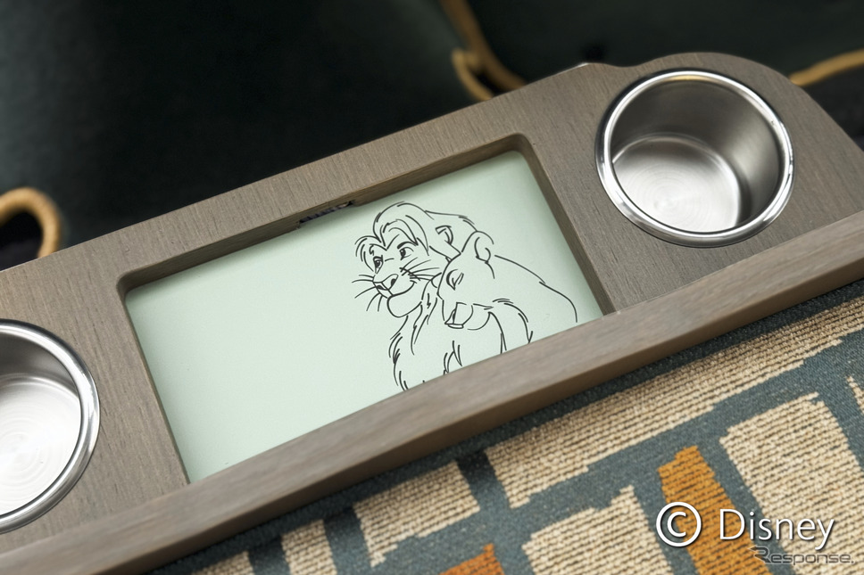 ディズニーの『ライオン・キング』の世界観を表現したキャンピングカー「BALEIA <LION KING> EDITION」《写真提供 トイファクトリー》