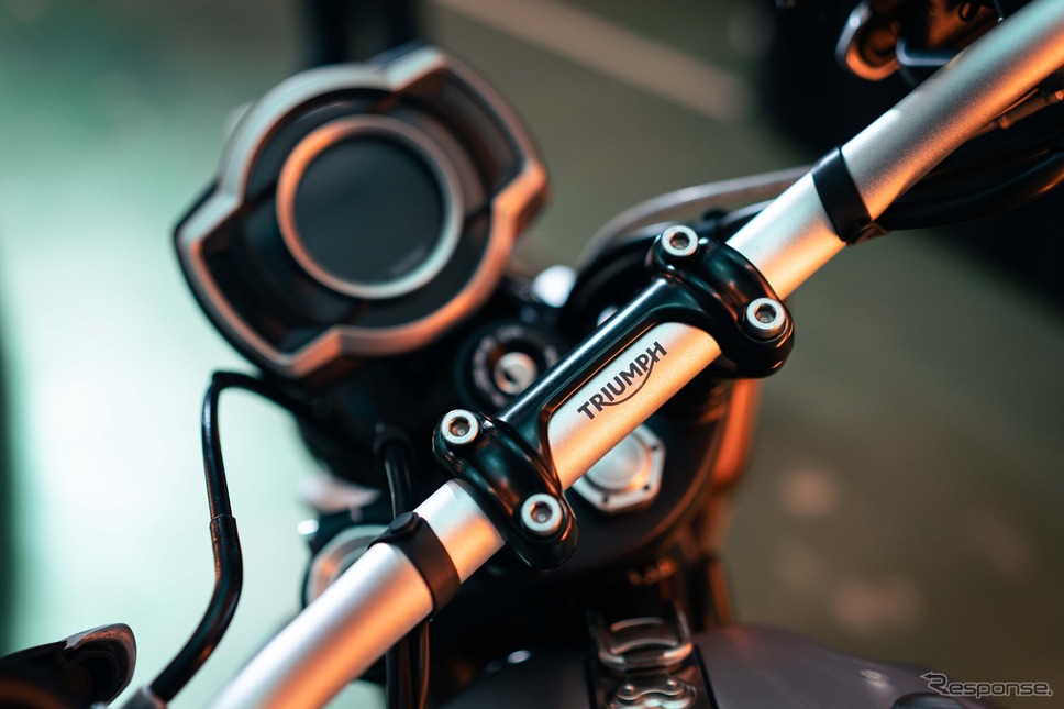 トライアンフ アイコン エディション《写真提供 トライアンフモーターサイクルズジャパン》