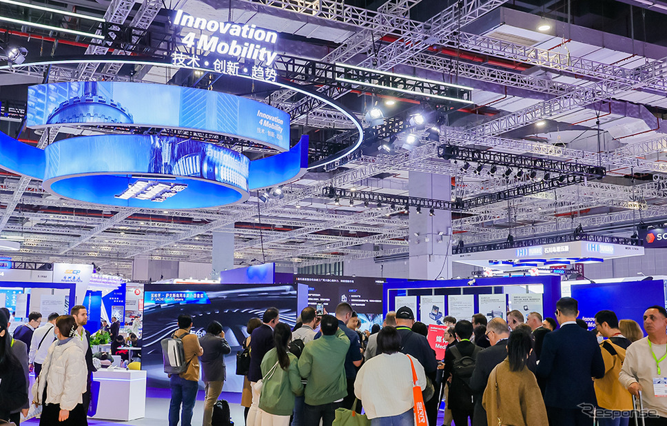アウトメカニカ上海 2024 メインステージ「Innovation 4Mobility Showcase Areas」《画像提供 メッセフランクフルト》