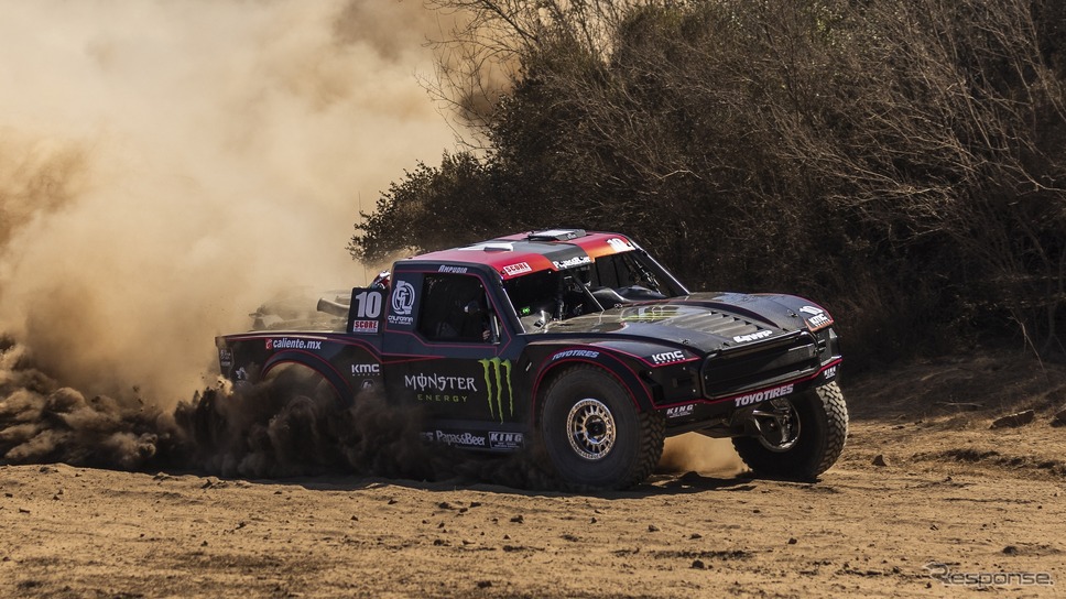 SCORE World Desert Championship 年間チャンピオン / アラン・アンプディア選手 (Dr)《写真提供 TOYO TIRE》