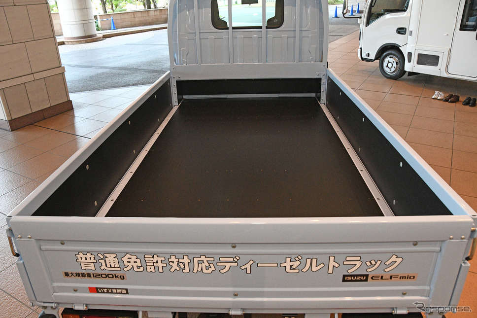 いすゞ エルフミオ スペースキャブ 荷台《写真撮影 諸星陽一》