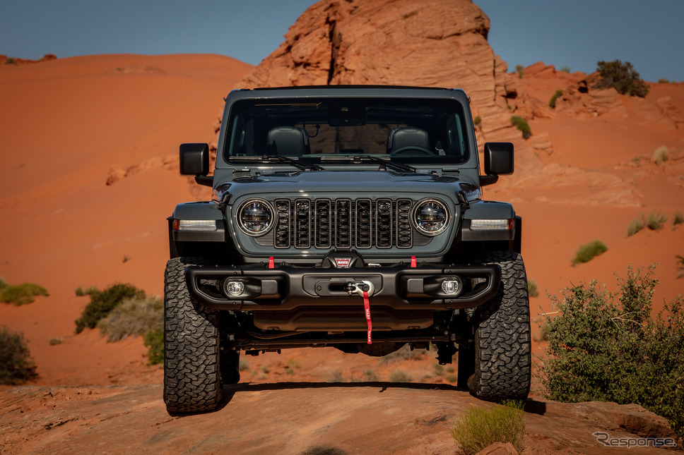 ジープ『ラングラー』の4ドアV6の2025年モデル(米国仕様)《photo by Jeep》