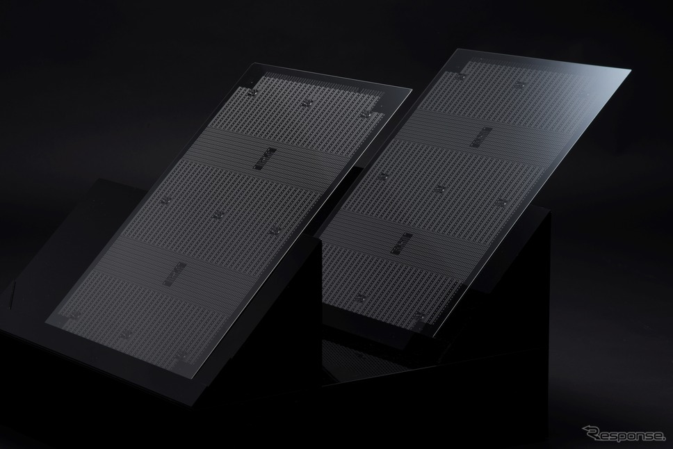 微細孔付きガラス基板(Through Glass Vias)《写真提供 AGC》
