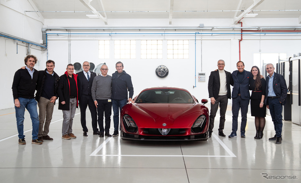 アルファロメオ『33ストラダーレ』新型の第1号車を生産完了《photo by Alfa Romeo》