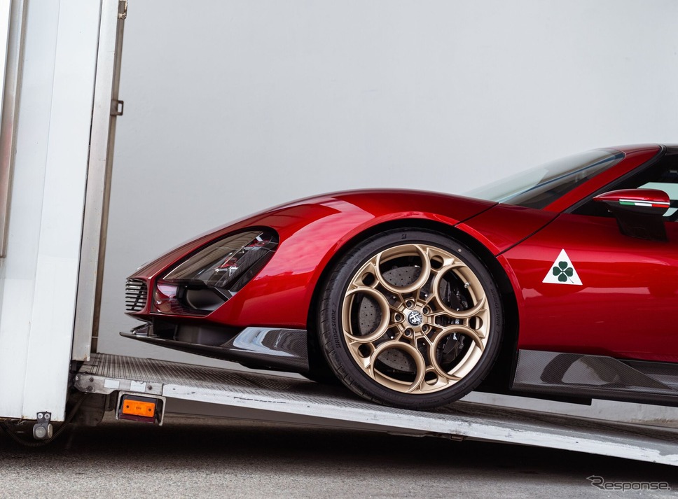 アルファロメオ『33ストラダーレ』新型の第1号車を生産完了《photo by Alfa Romeo》