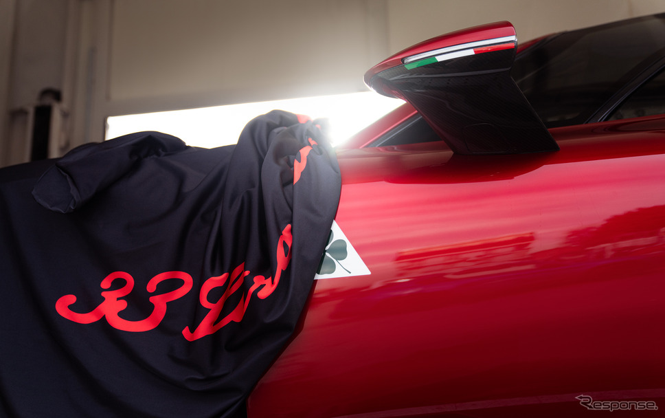 アルファロメオ『33ストラダーレ』新型の第1号車を生産完了《photo by Alfa Romeo》