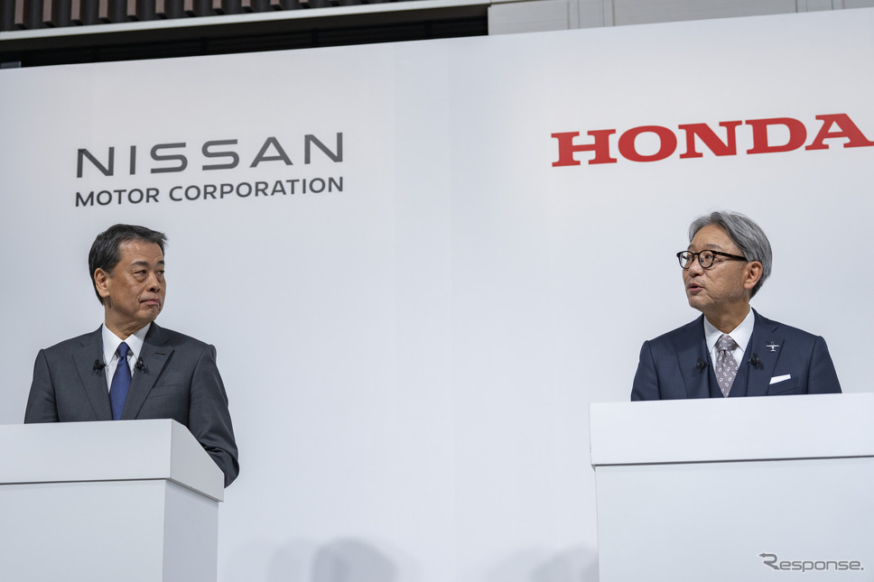 日産自動車の内田誠社長(左)とホンダの三部敏宏社長(右)《写真提供 日産自動車》