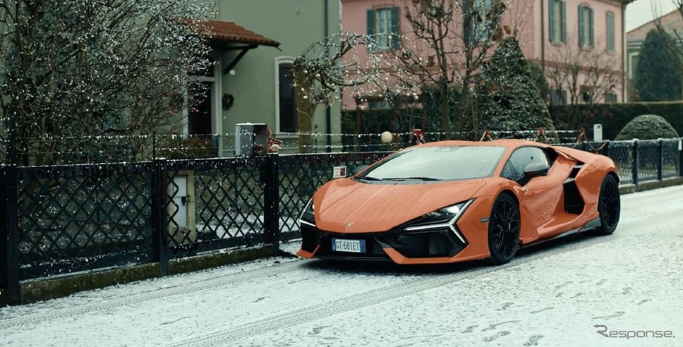 ランボルギーニのクリスマス映像『スノーボール』《photo by lamborghini》