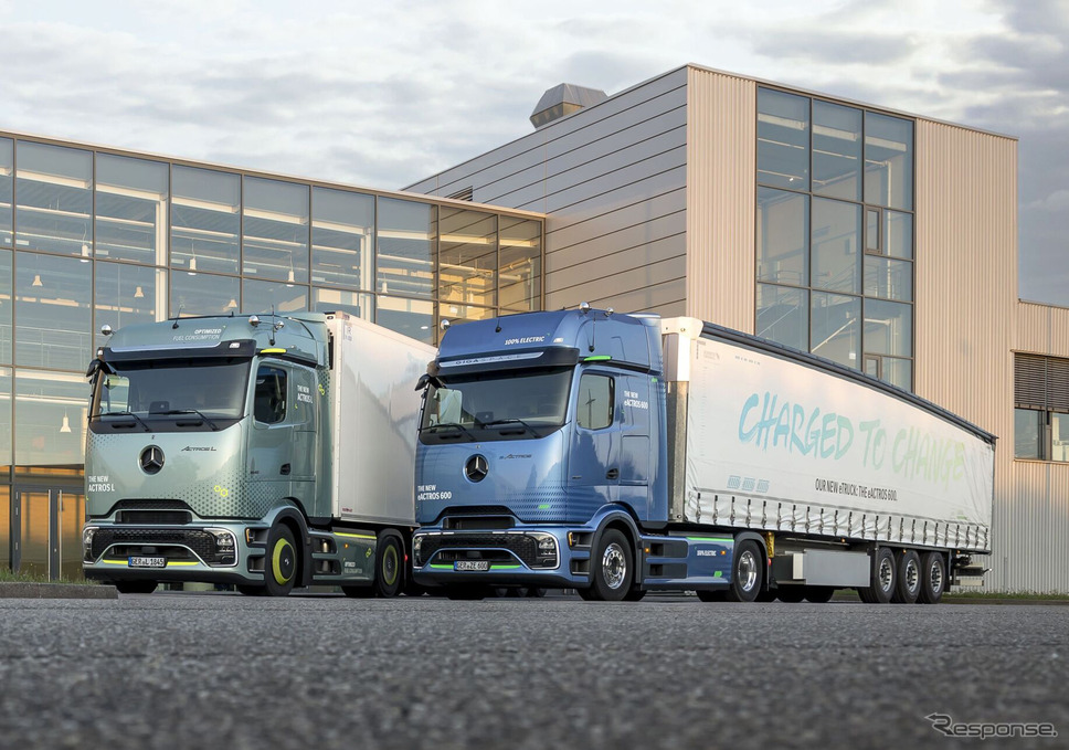 ダイムラートラックのメルセデスベンツ『eActros 600』(右)と『Actros L』《photo by daimler truck》