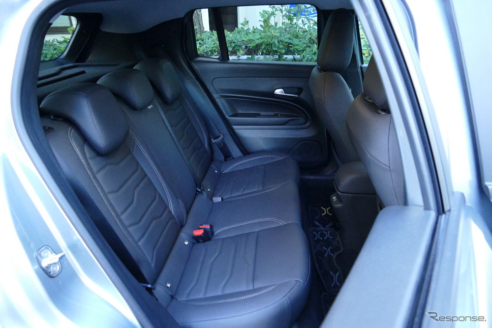 ジープ アベンジャー アティテュード(JEEP Avenger Altitude)《写真撮影 島崎七生人》