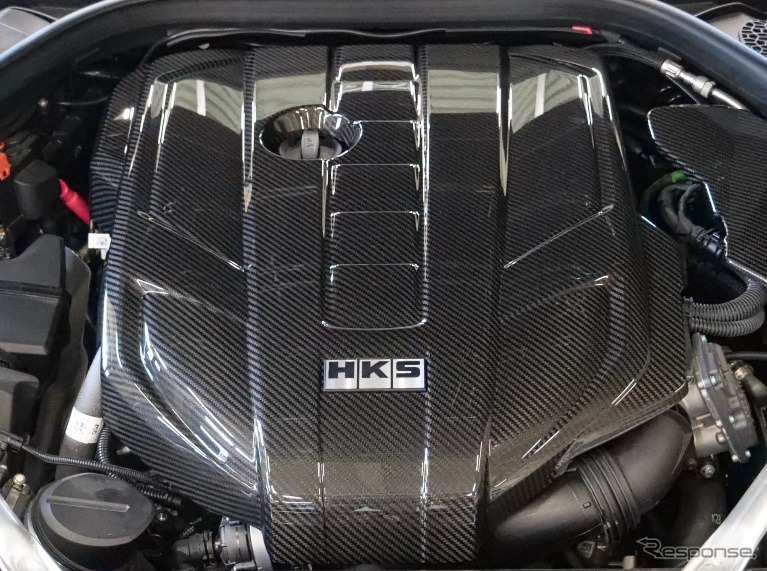 HKS『GRスープラ』用カーボンエンジンカバー《写真提供 HKS》