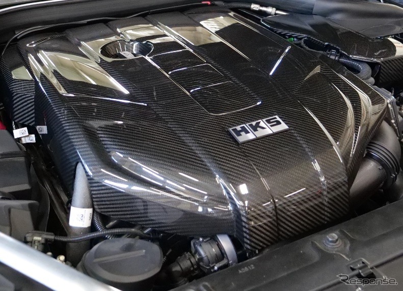 HKS『GRスープラ』用カーボンエンジンカバー《写真提供 HKS》