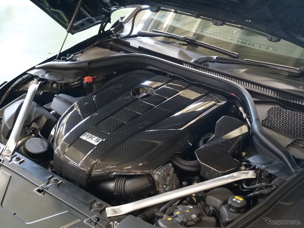 HKS『GRスープラ』用カーボンエンジンカバー《写真提供 HKS》