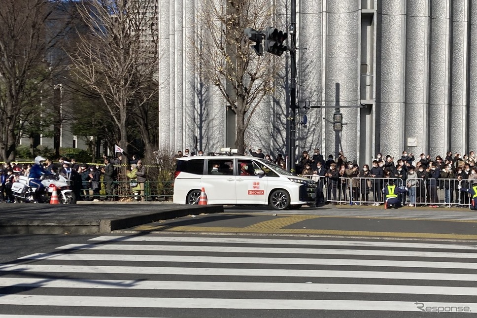 箱根駅伝(2023年)、東京駅八重洲南口、鍛冶橋交差点《写真撮影 高木啓》