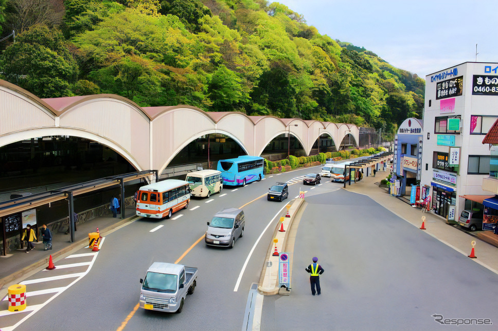 国道1号(箱根湯本駅前)《写真提供 写真AC》