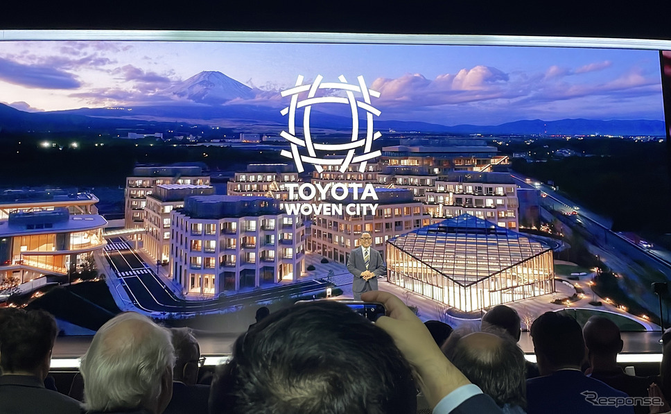 「Woven City」の第1フェーズ建設が完了し、2025年秋以降にローンチすると発表した豊田章男会長《写真撮影 山本ちひろ》