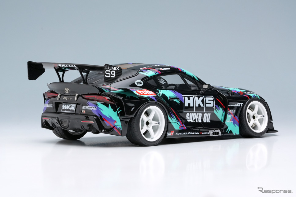 会場限定販売のメイクアップ製モデルカー1/43スケール『Toyota GR Supra Drift by HKS』〜谷口信輝選手サイン入りVer.〜《写真提供 HKS》
