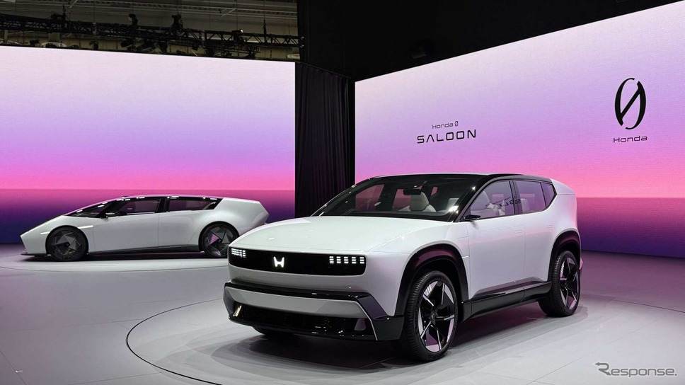 CES 2025で発表されたホンダ「0(ゼロ)シリーズ」の『Honda 0 SUV』と『Honda 0 SALOON』のプロトタイプ《写真撮影 三浦和也》