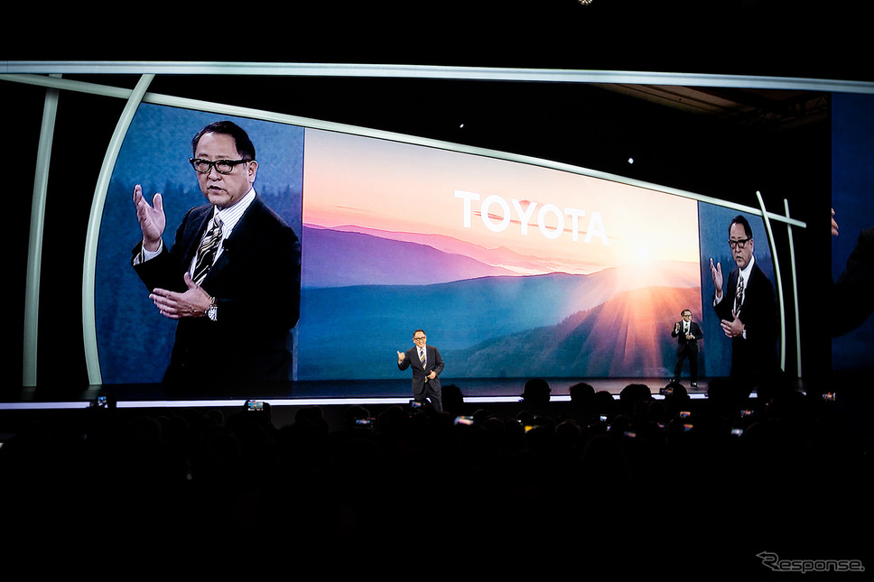 CES 2025で「ウーブン・シティ」を2025年秋にも始動すると発表した豊田章男会長《写真提供 トヨタ自動車》
