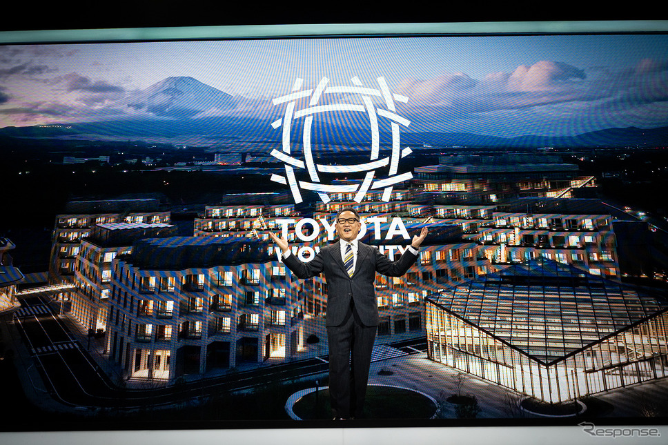 CES 2025で「ウーブン・シティ」を2025年秋にも始動すると発表した豊田章男会長《写真提供 トヨタ自動車》
