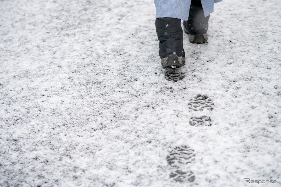 今冬一番の寒波襲来、平地でも警報級大雪、立ち往生など交通障害の恐れ（写真はイメージ）《写真AC》