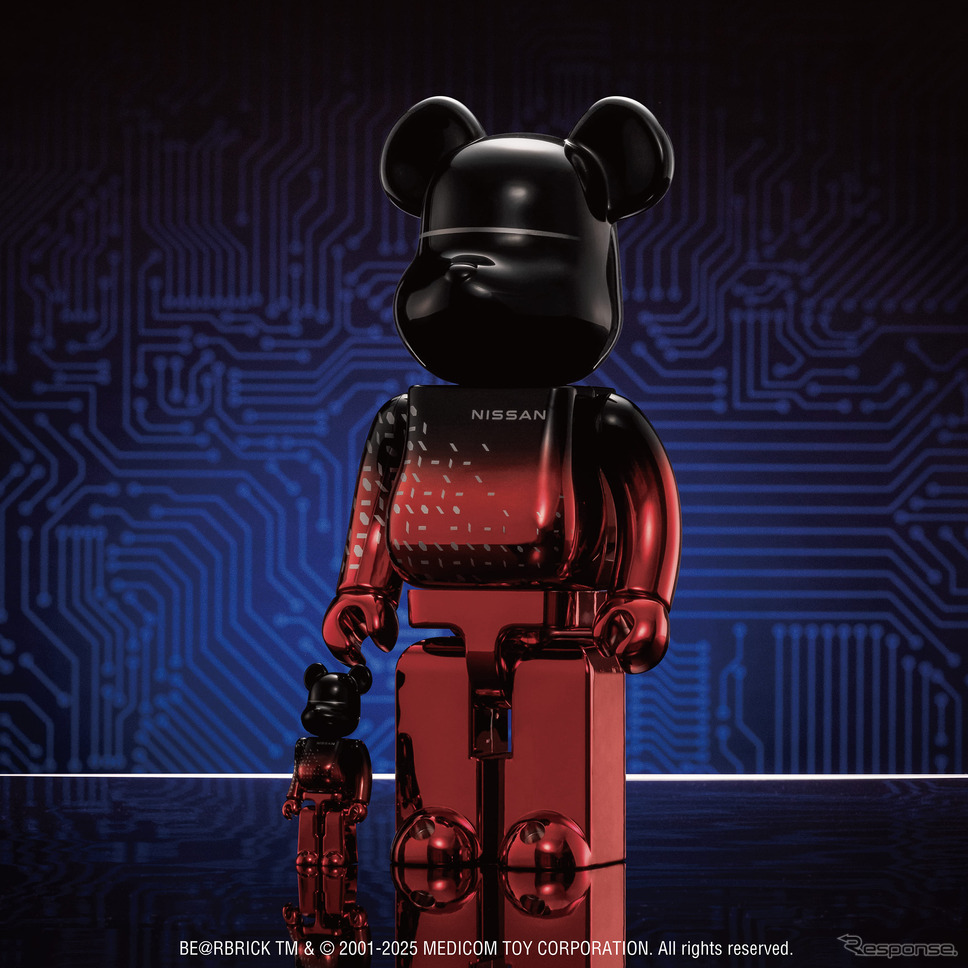 NISSAN BE@RBRICK “Sakura at Japanese Dawn 暁の桜”《写真提供 日産自動車》