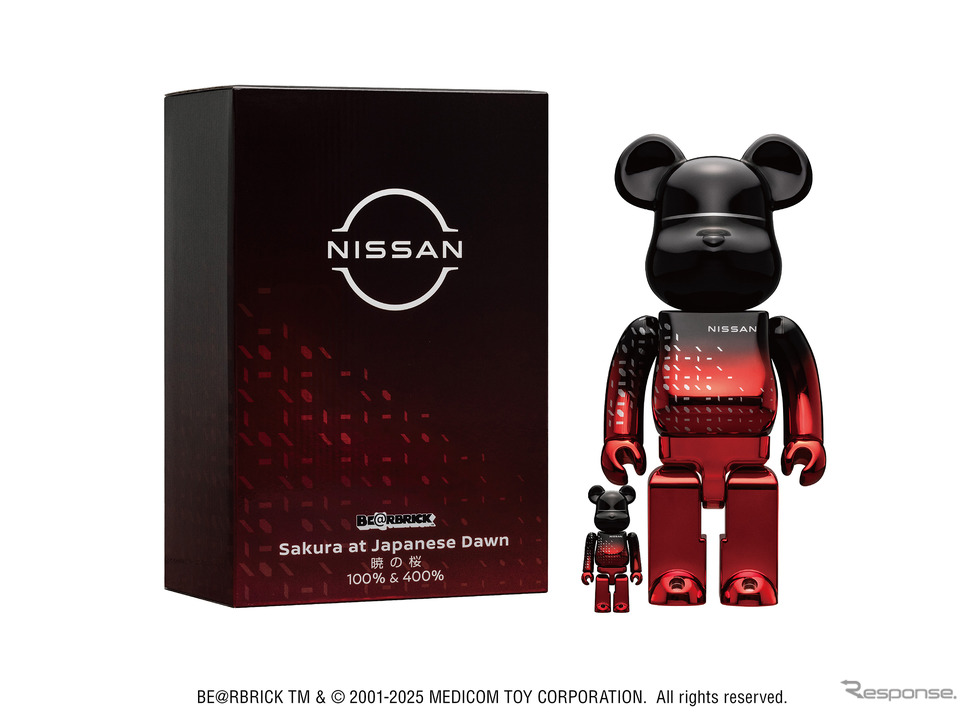 NISSAN BE@RBRICK “Sakura at Japanese Dawn 暁の桜”《写真提供 日産自動車》