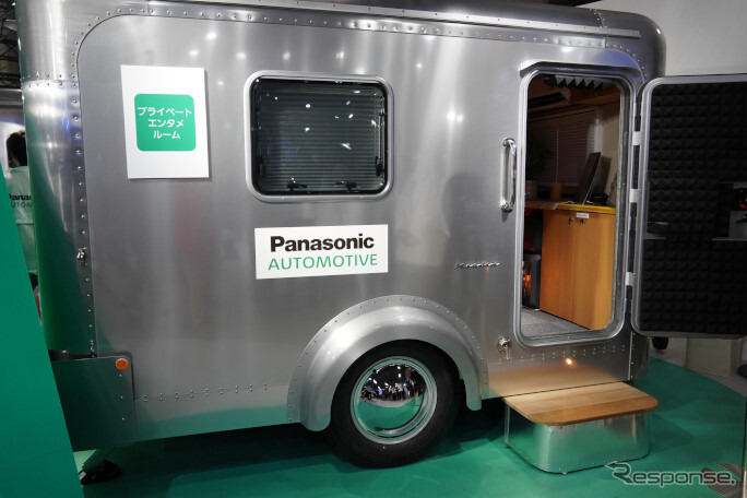 WELL Cabin OFFMO プライベートエンタメルーム(パナソニックオートモーティブシステムズ/東京オートサロン2025)《写真撮影 小松哲也》