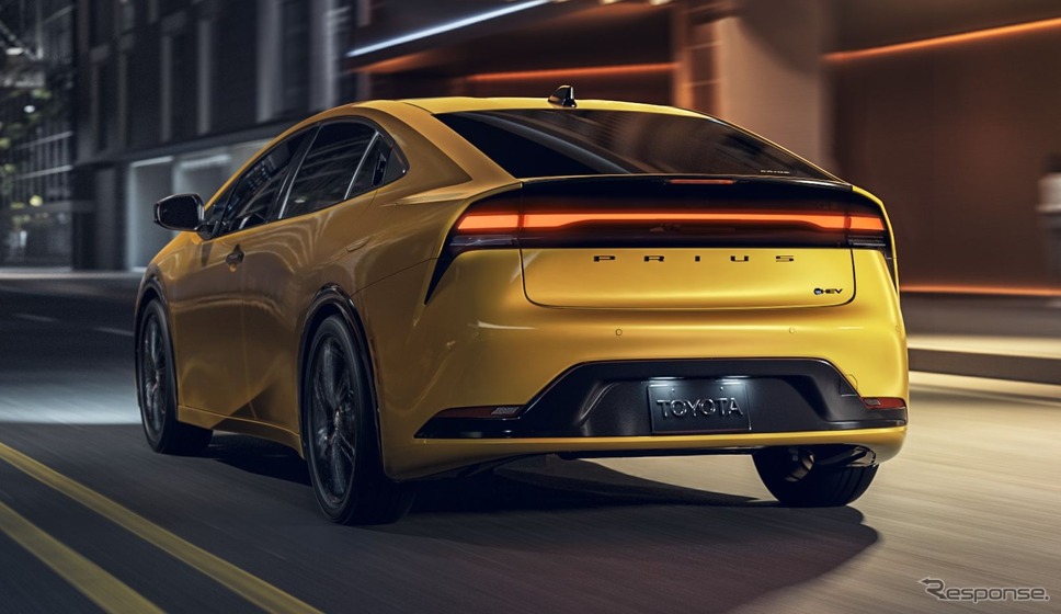 「カラシ」色を採用するトヨタ・プリウスの「ナイトシェード」(米国仕様)《photo by Toyota》