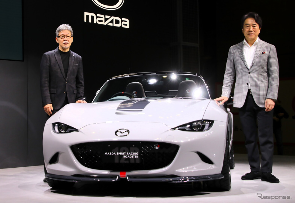 マツダ代表取締役社長兼CEOの毛籠勝弘氏(右)とマツダシニアフェローブランドデザイン兼MAZDA SPIRIT RACING代表の前田育男氏《写真撮影 内田俊一》
