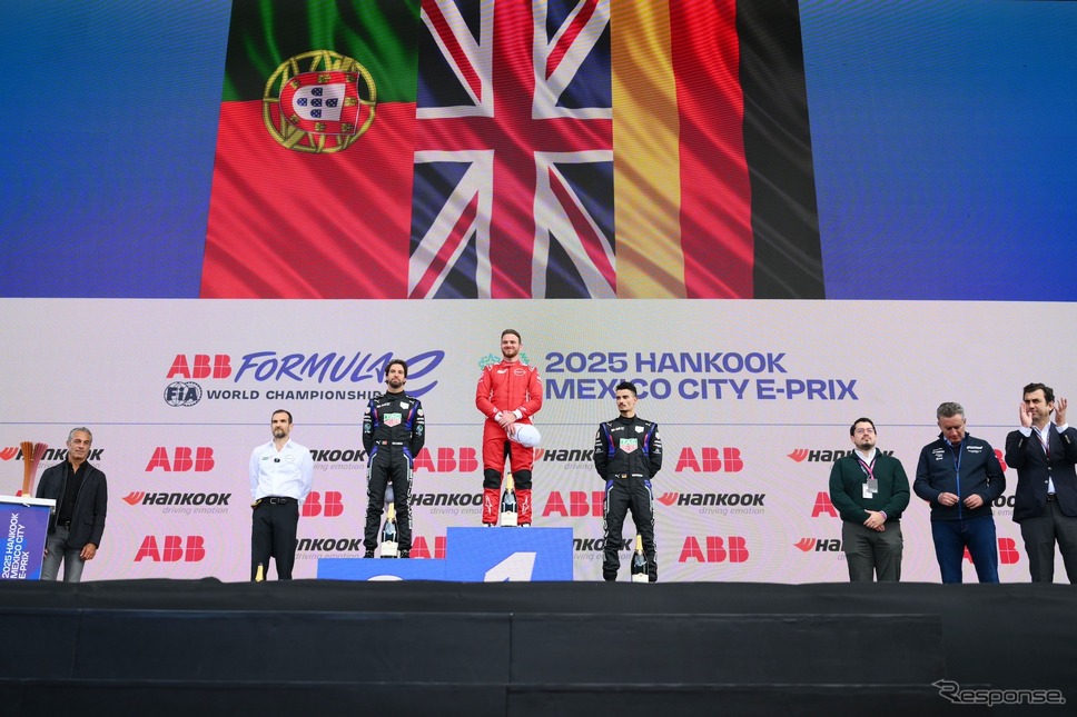 フォーミュラEメキシコEプリ表彰台《Photo by Simon Galloway/LAT Images for Formula E/ゲッティイメージズ》