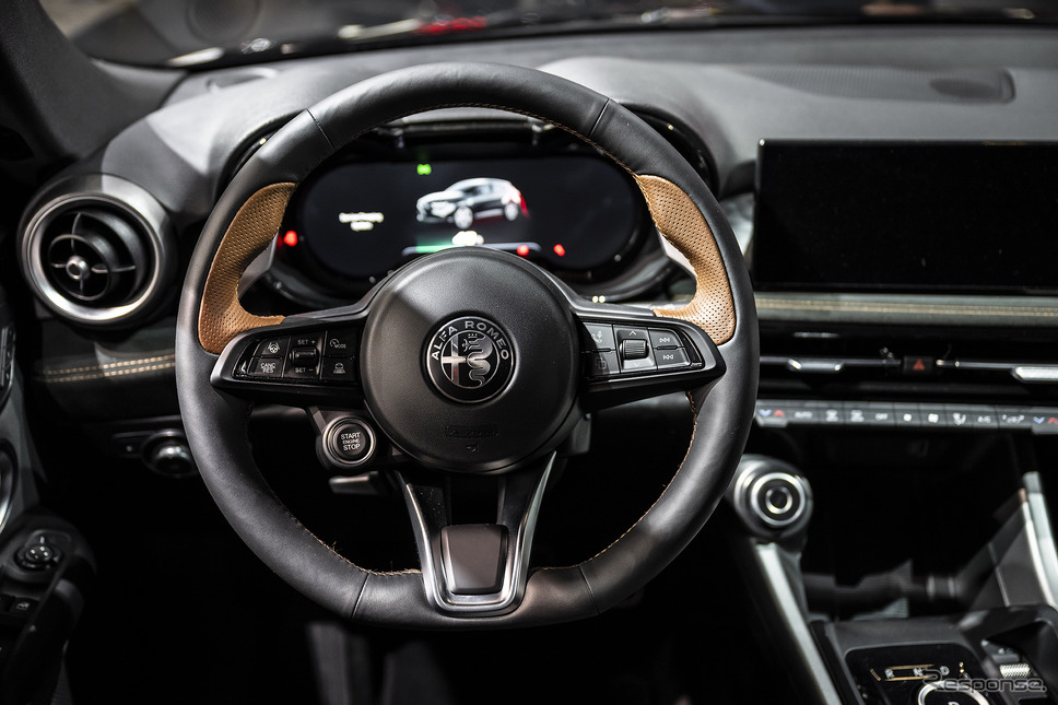 アルファロメオ『トナーレ』の最上位グレード「INTENSA」(ブリュッセルモーターショー2025)《photo by Alfa Romeo》