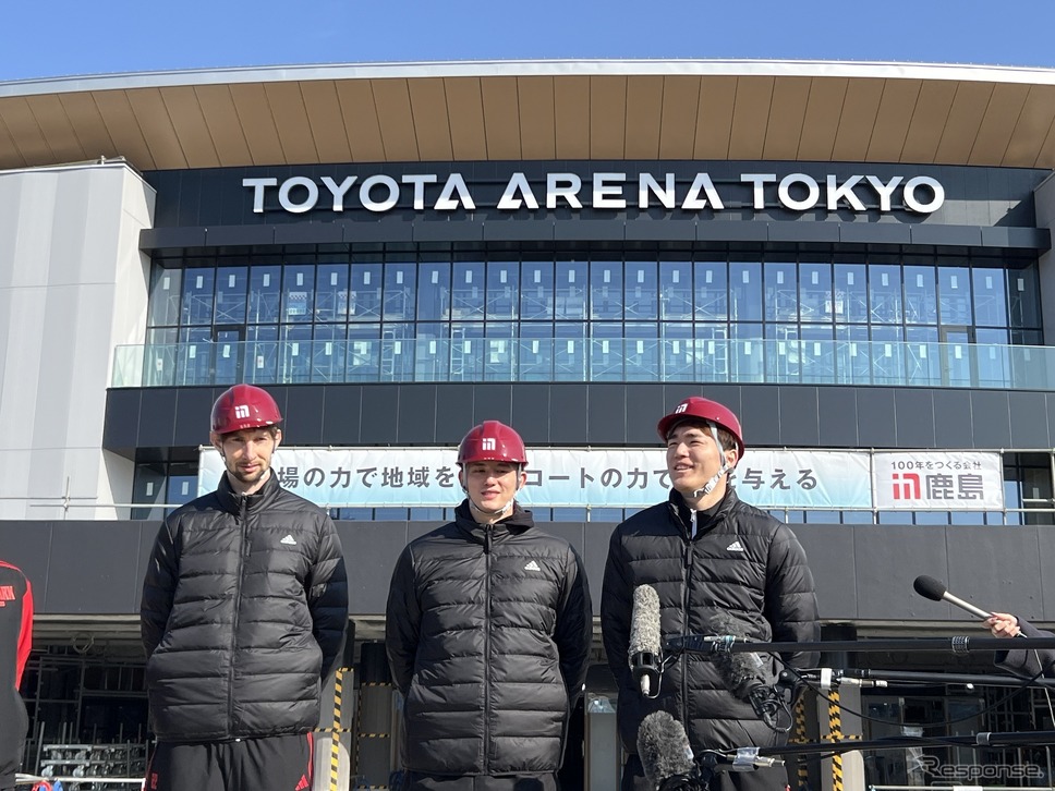 トヨタアルバルク東京のライアン・ロシター選手、テーブス海選手、安藤周人選手。「早くプレーしたい」「施設全体が魅力的で楽しみ」とコメント《写真撮影 小松哲也》