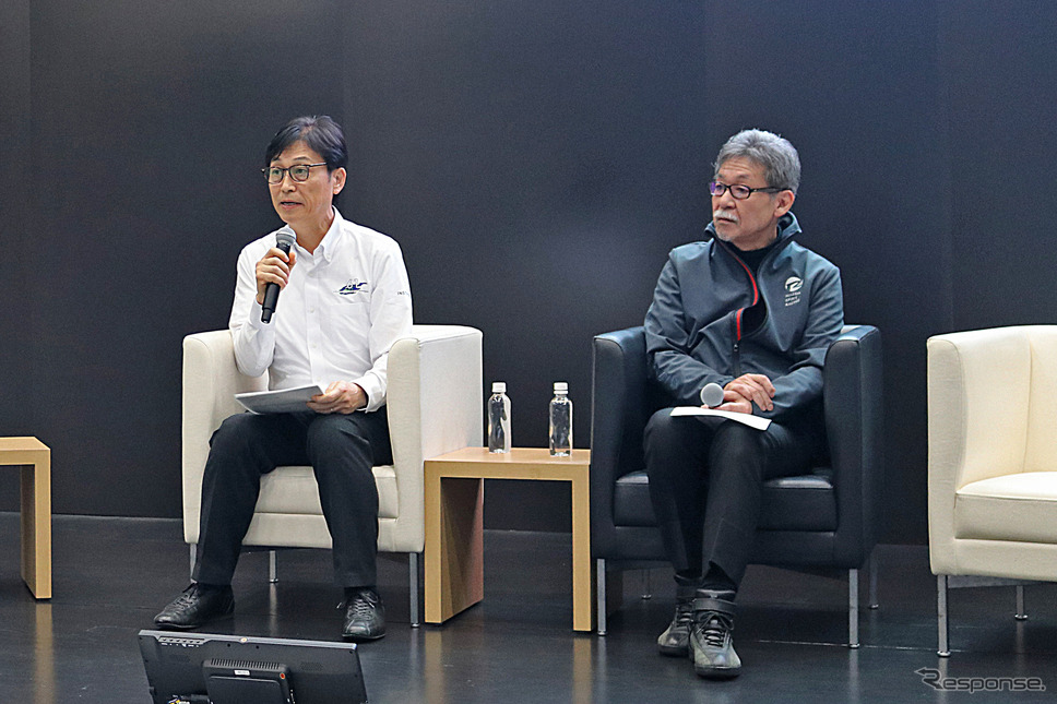 SUBARU Team SDA Engineering代表 本井雅人氏(左)、マツダ MAZDA SPIRIT RACING代表 前田育男氏(右)《写真撮影 土田康弘》