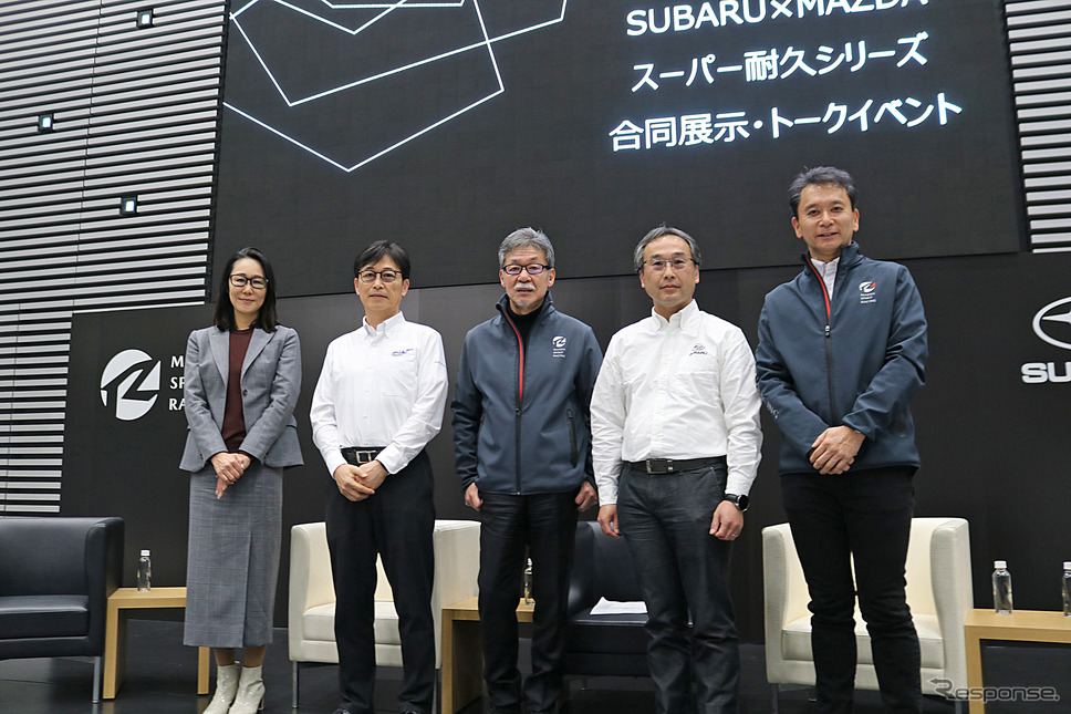 (左から)スーパー耐久未来機構の桑山晴美理事、本井氏、前田氏、関根氏、上杉氏《写真撮影 土田康弘》