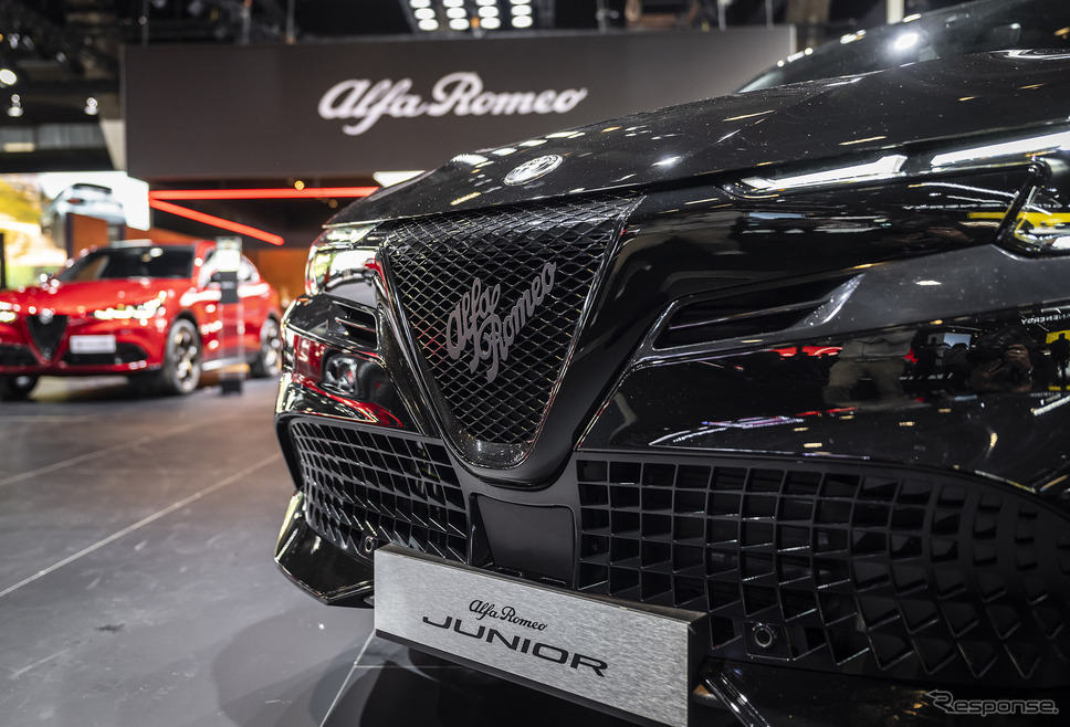 アルファロメオ ジュニア イブリダQ4 (ブリュッセルモーターショー2025)《photo by Alfa Romeo》