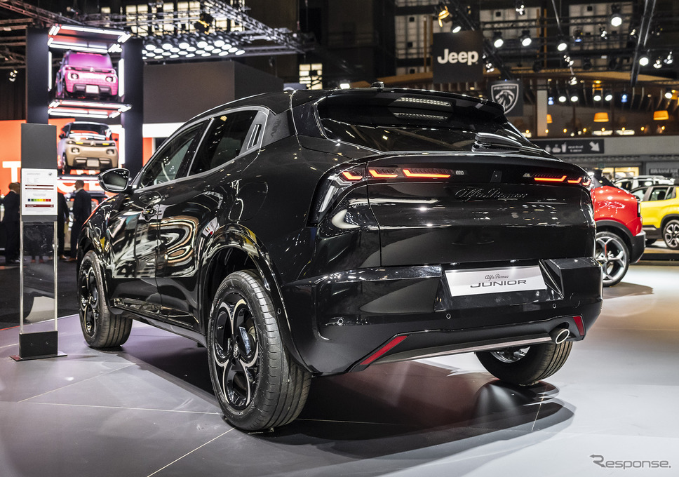 アルファロメオ ジュニア イブリダQ4 (ブリュッセルモーターショー2025)《photo by Alfa Romeo》