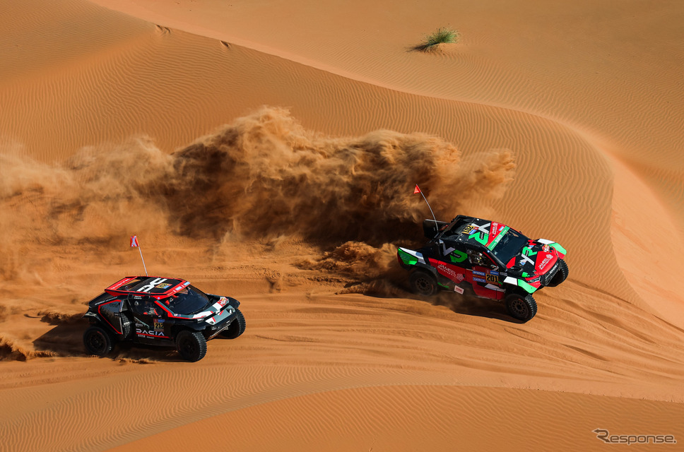 四輪総合優勝の#201 アルラジ(右)。《Photo by Red Bull Content Pool》
