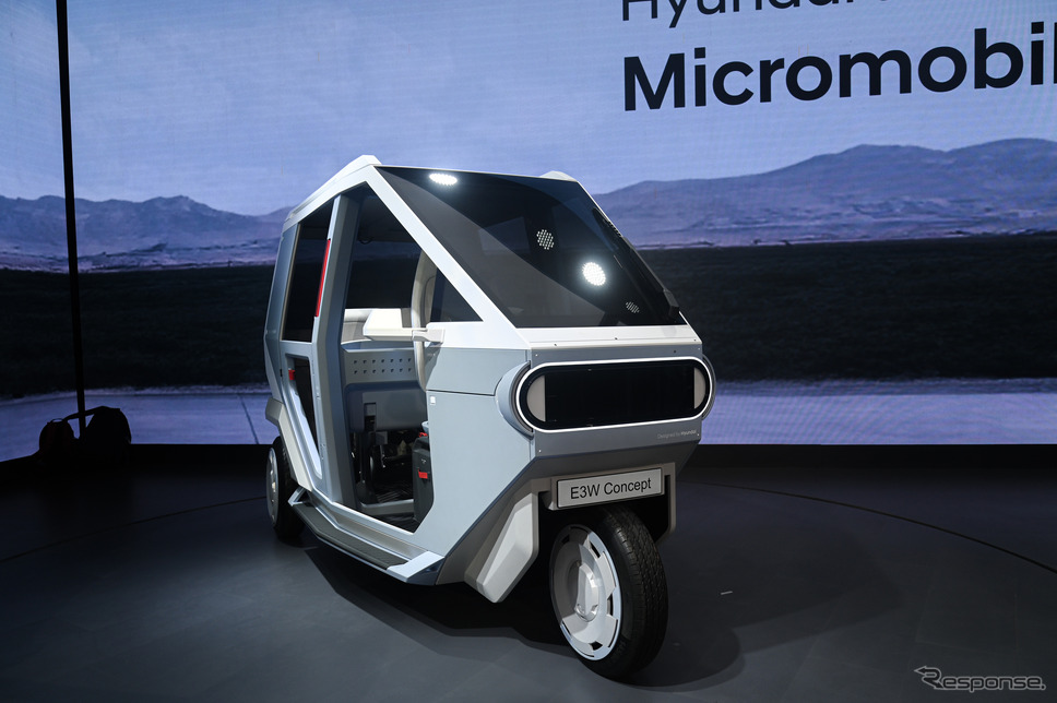 ヒョンデの電動三輪車コンセプトモデルE3W(バーラト・モビリティ・グローバルエキスポ2025)《Photo by Kabir Jhangiani/NurPhoto/ゲッティイメージズ》