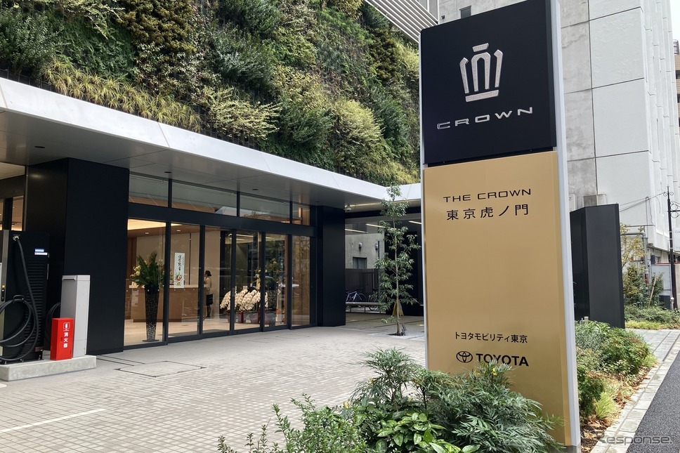トヨタモビリティ東京、虎ノ門店《写真撮影 高木啓》