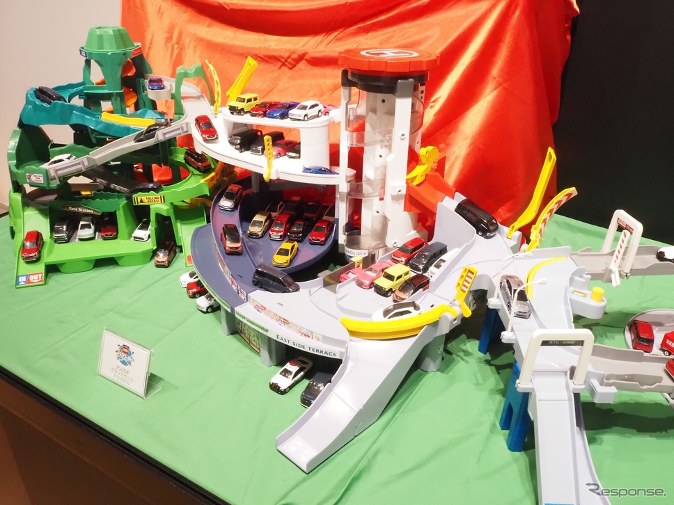 グランドモールトミカビル (c) TOMY《写真撮影 高木啓》