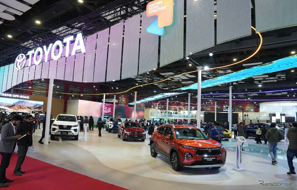 アーバンクルーザー・タイザーを展示したトヨタ（Bharat Mobility Global Expo 2025）《photo by Toyota》