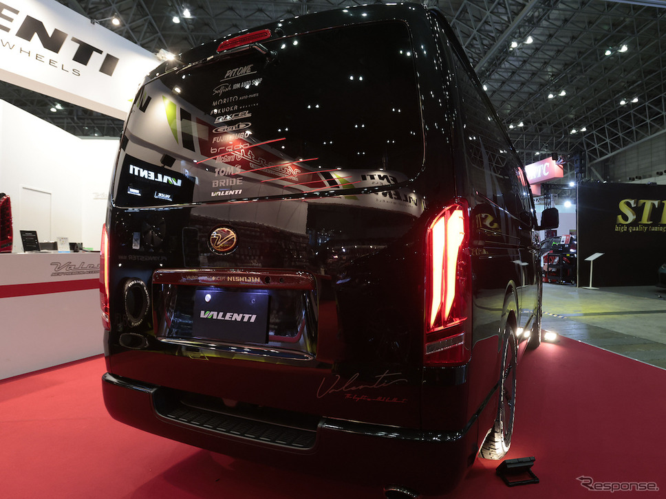 ヴァレンティから200系『ハイエース』専用「ジュエルLEDテールランプ ULTRA λ」発売《写真提供 ヴァレンティジャパン》
