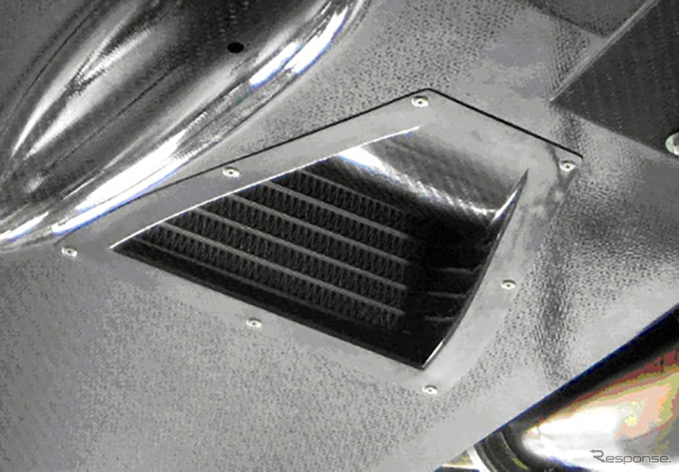 ブラックメッシュホース使用で軽量化、HKSがR35『GT-R』用オイルクーラーキットをリニューアル《写真提供 HKS》