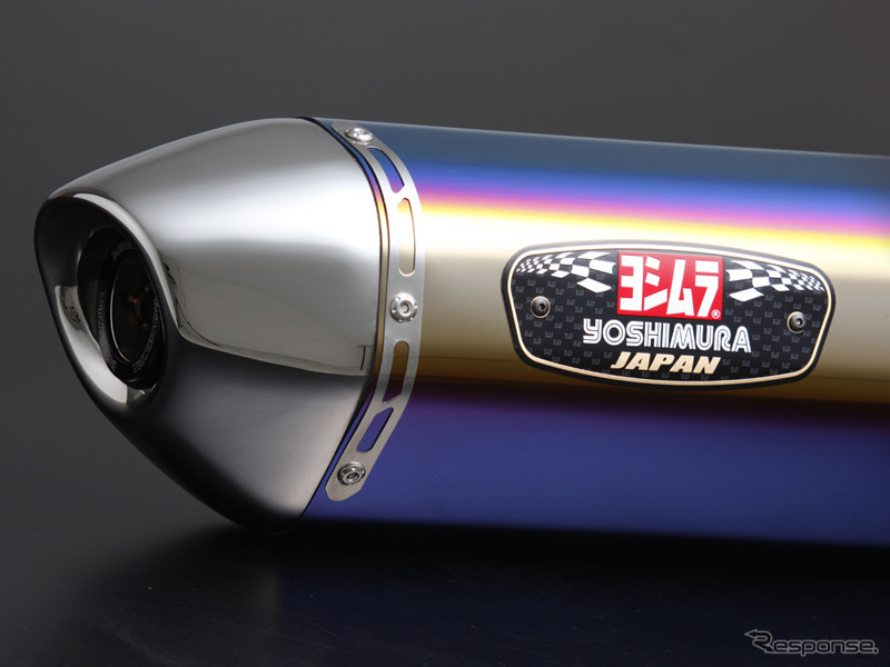 Slip-On R-77Jサイクロン EXPORT SPEC 政府認証:STBSチタンブルーカバー/ステンレスエンドタイプ《写真提供 ヨシムラジャパン》