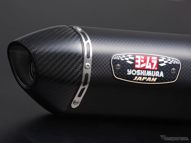 Slip-On R-77Jサイクロン EXPORT SPEC 政府認証:SMCメタルマジックカバー/カーボンエンドタイプ《写真提供 ヨシムラジャパン》