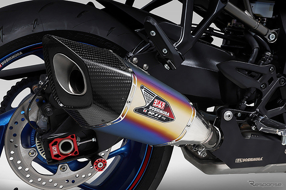 Slip-On R-11Sq サイクロン EXPORT SPEC 政府認証:STBチタンブルーカバー《写真提供 ヨシムラジャパン》