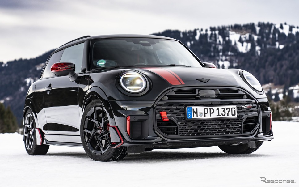 MINI「ジョン・クーパー・ワークス」(JCW)新型向けの新たな純正アクセサリー装着車《photo by MINI》